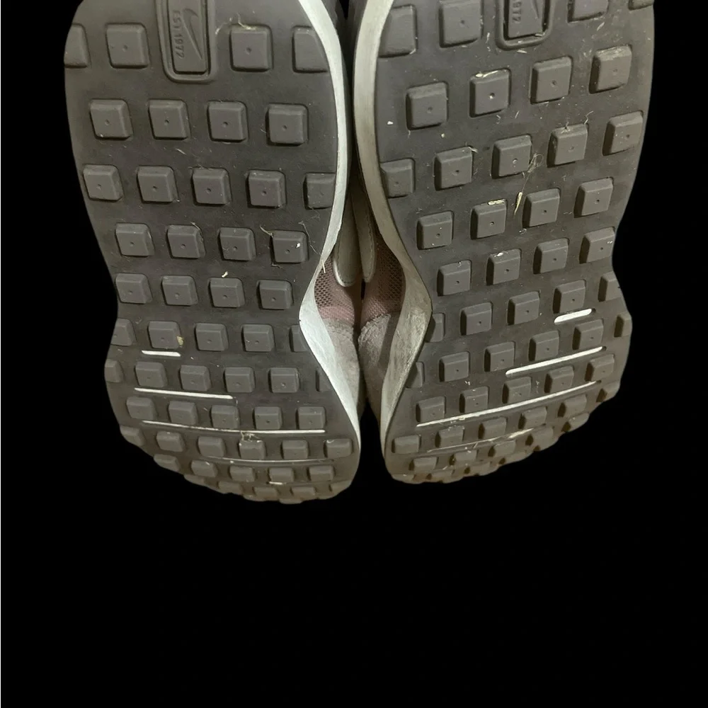 Lavender purple grey Nike waffle running shoes tennis shoes sneakers girls 2